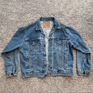 90’s Vintage Denim Levi’s Trucker Jacker 70507-0389 Red Tab